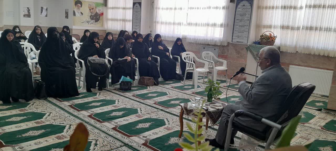 تبیین فرهنگ مقاومت و رسالت بانوان ؛ سخنرانی دبیر جمعیت جانبازان استان اصفهان در درچه